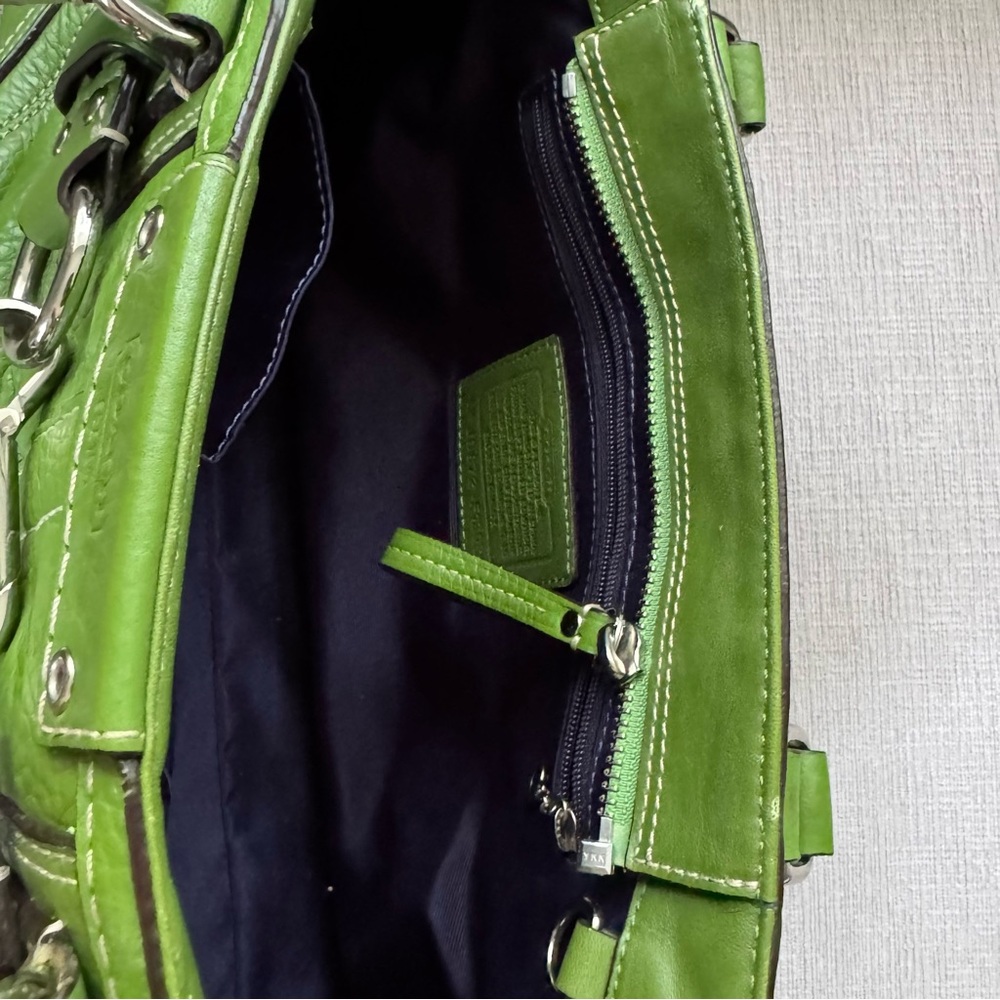 Good condition vintage Coach lime green leather shoulder bag - Picture 8 of 10